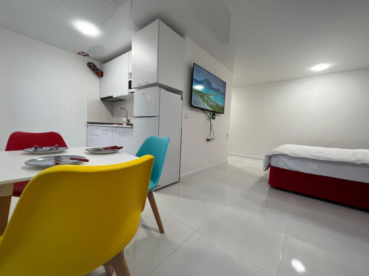 Pekini Street Apartment Tbilisi Exteriör bild