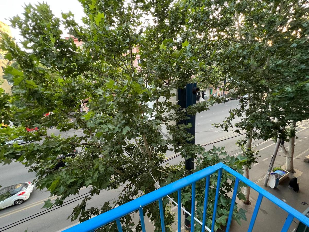 Pekini Street Apartment Tbilisi Exteriör bild